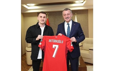 Kerem Aktürkoğlu’ndan Başkan Büyükakın’a Milli forma