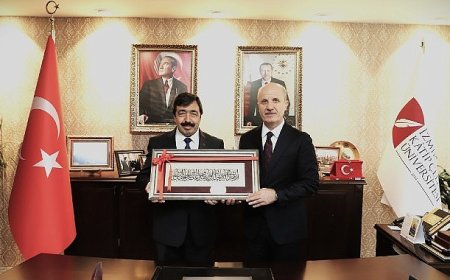 Başkan Prof. Dr. Erol Özvar, İKÇÜ’yü Ziyaret Etti