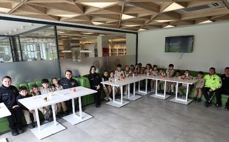 Kartepe Kütüphanesi’nde Anlamlı Polis Haftası Kutlaması