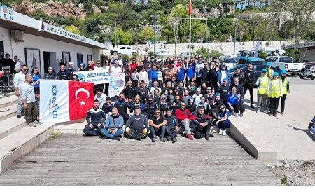 Büyükşehir Belediyesi Antalya sahillerini koruyor