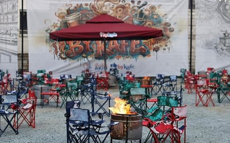 Bayrampaşa’da By Kafe açıldı: İbrahim Akın gençleri ateş başında sohbete davet etti