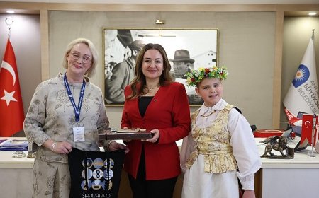 Başkan Vekili Büşra Özdemir dünya çocuklarını ağırladı