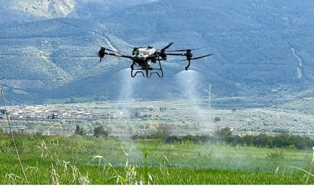 Başkan Çerçioğlu’nun Tarıma ve Üreticilere Destekleri Sürüyor: Tarlalar Drone ile Ücretsiz Gübreleniyor