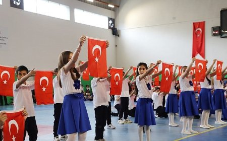 Bayındır’da 23 Nisan Coşkusu: Geleceğin Başkanları Makamı Devraldı