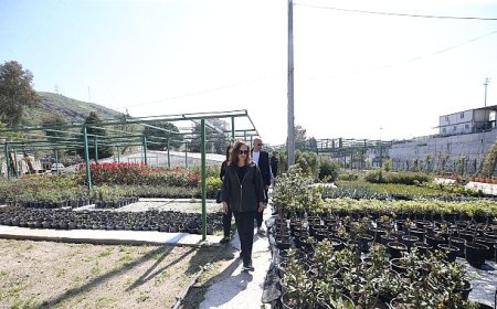 Karşıyaka Belediyesi üretiyor, parklar çiçek açıyor