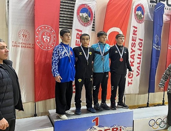 Büyükşehirli Güreşçilerden Madalya Yağmuru