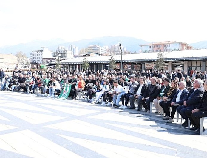 Osmangazi Meydanı’nda Bursaspor Coşkusu Zirve Yaptı