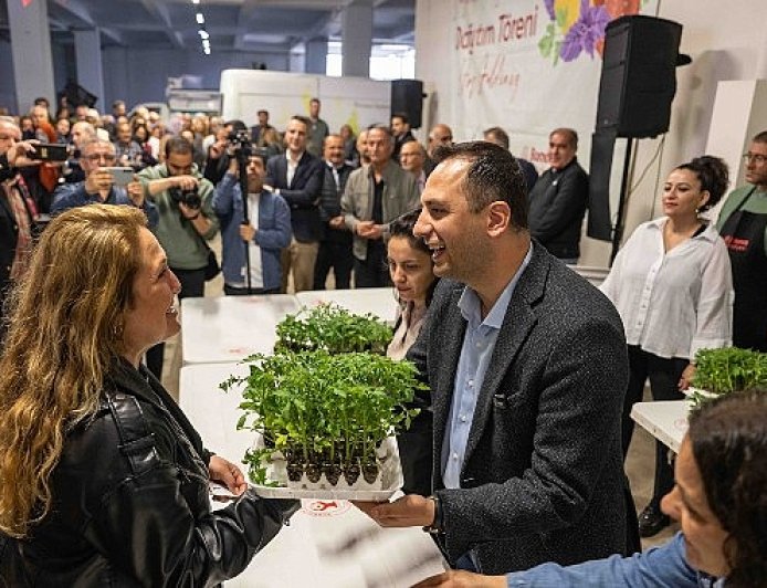 Bornova’da toprağa can, üreticiye destek