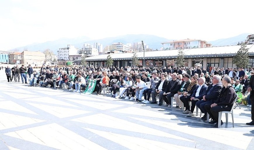 Osmangazi Meydanı’nda Bursaspor Coşkusu Zirve Yaptı