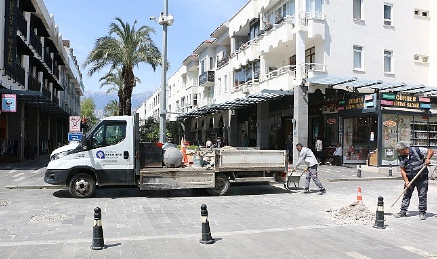Büyükşehir ekiplerinden Kemer Liman Caddesi’nde çalışma