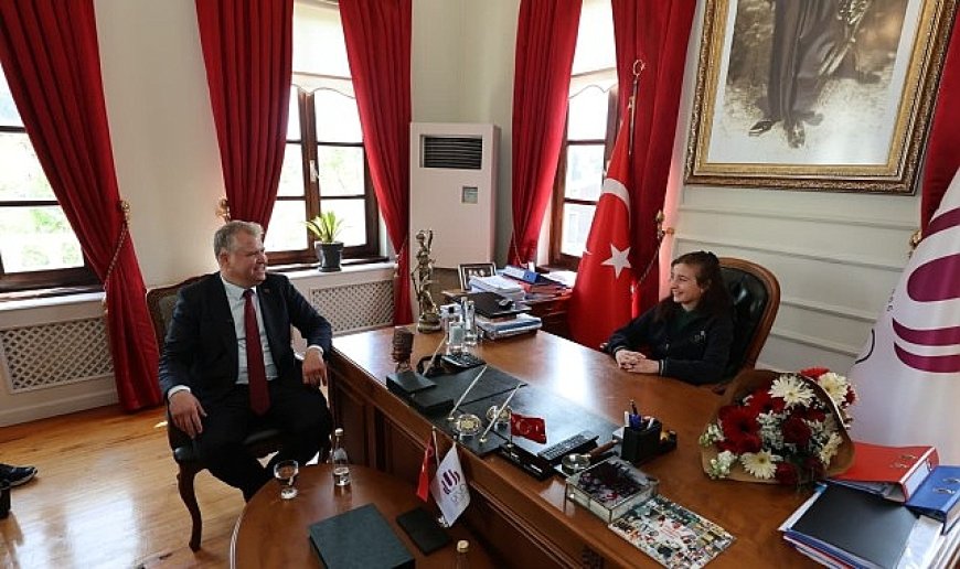 Urla Belediye Başkanlığı Koltuğuna Türkiye’nin Seçilmiş İlk Çocuk Meclisi Başkanı Oturdu
