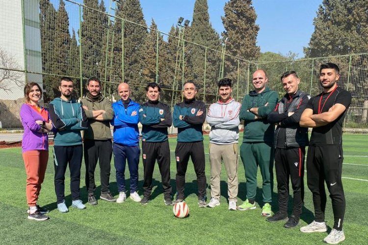 Görme Engelliler Federasyonu ‘Futbol Aday Hakem Kursu’ İzmir’de yapıldı