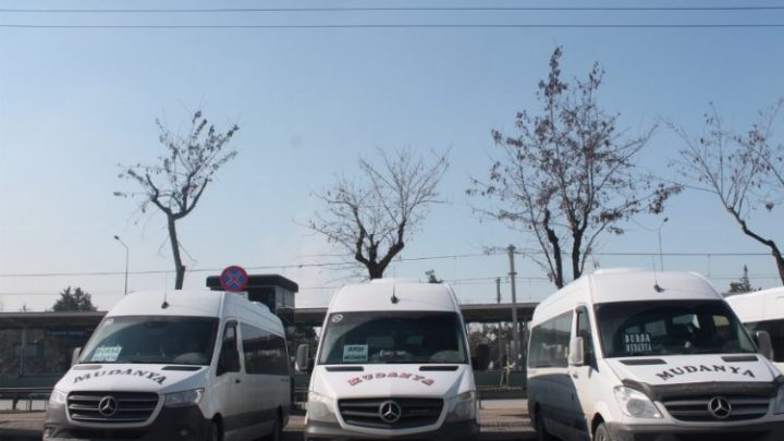 Bursa’da Mudanya minibüsçüleri çözüm arıyor! “Arabalar kendi çarkını çeviremiyor”