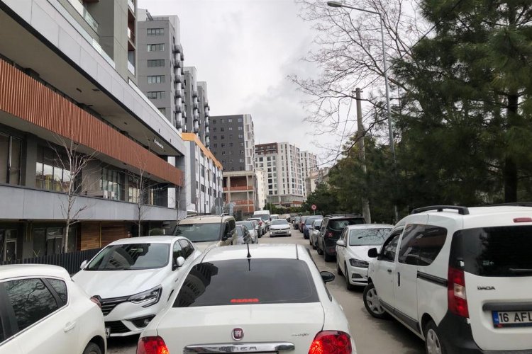 Bursa’nın o sokağında araç krizi