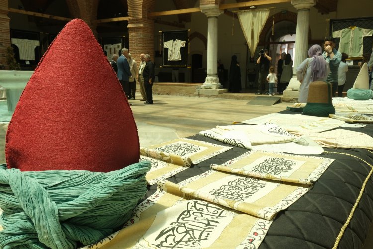Padişahların dualı gömlekleri Bursa’da sergileniyor