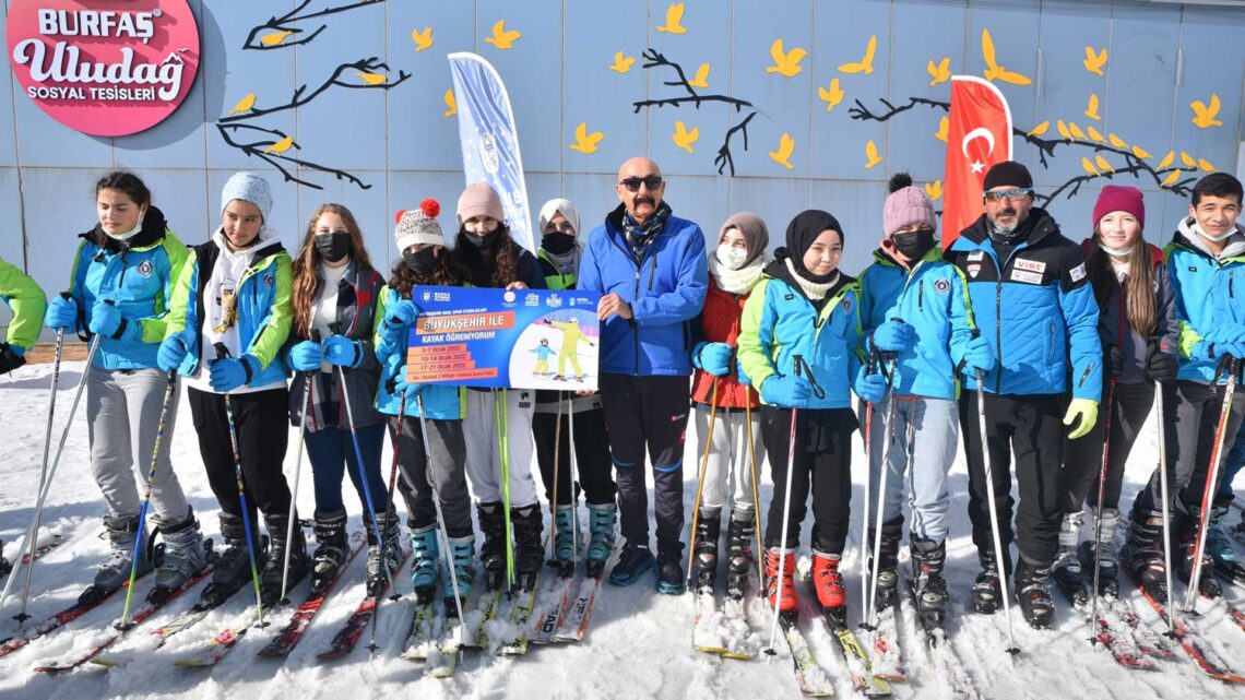 Uludağ’da Öğrencilerin Kayak Heyecanı