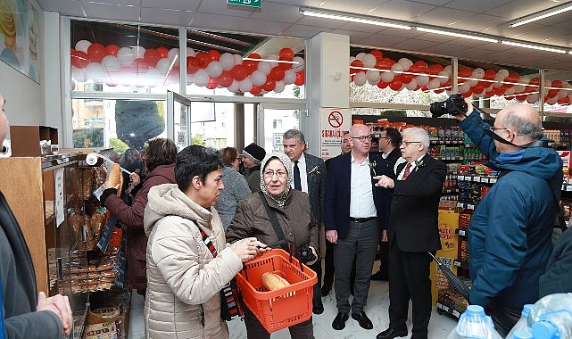 Burhaniye’de halka hizmet “halk market”