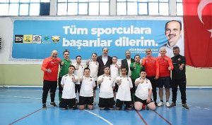 baskan-altay-avrupa-sampiyonasina-konyada-hazirlanan-ozel-sporcularla-bulustu.jpg
