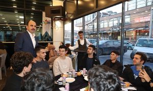 baskan-altay-iftarda-universiteli-genclerle-bulustu.jpg