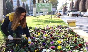 baskan-cercioglu-kadinlar-ile-el-ele-veriyor-aydin-rengarenk-cicekler-ile-susleniyor.jpg