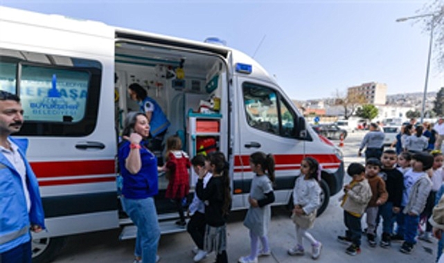 Başkan Tugay’a Tıp Bayramı’nda duygulandıran hediye