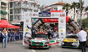 castrol-ford-team-turkiye-ege-rallisinde-podyumda.jpg