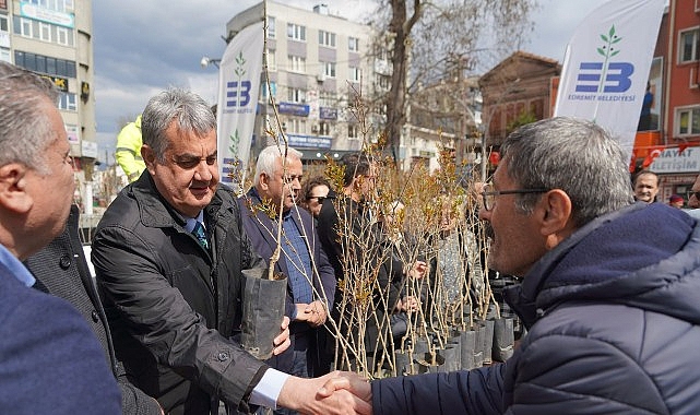 edremit-belediyesinden-orman-haftasinda-ucretsiz-fidani-dagitimi.jpg