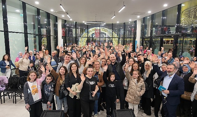 Fenomen Cem Özkök, sevenleri ile bir araya geldi