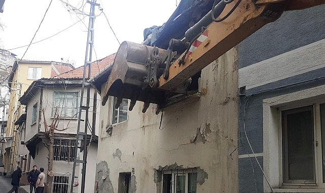 osmangazililerin-guvenligi-icin-metruk-binalar-yikiliyor.jpg