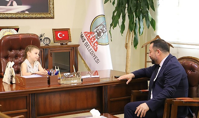 23-nisanda-baskanlik-koltuguna-esila-oturdu.jpg