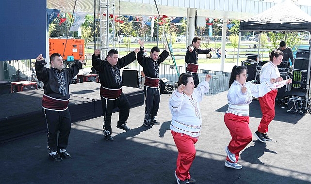 23-nisanda-sahne-cocuklarin-cosku-hepimizin.jpg