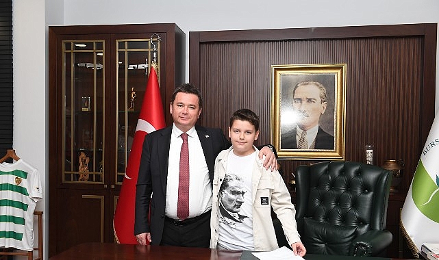 baskan-aydin-koltugunu-cocuklara-devretti.jpg