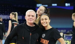 eczacibasi-dynavitin-axa-sigorta-kupa-voley-kadinlar-yari-finalde-rakibi-vakifbank.jpg