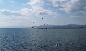iznikte-paramotor-gosterisi-buyuk-begeni-topladi.jpg