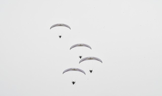 katar-paramotor-milli-takimindan-baskan-ustaya-tesekkur-plaketi.jpg