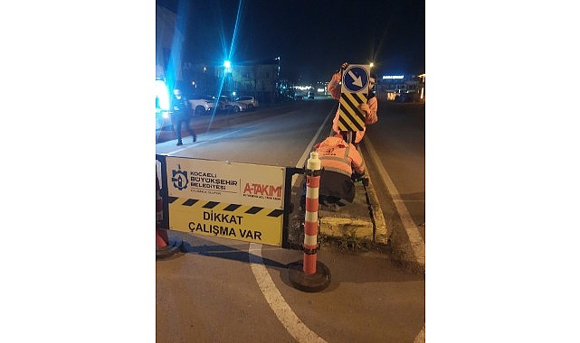 trafik-ve-yol-levhalarinin-onarimi-yapiliyor.jpg