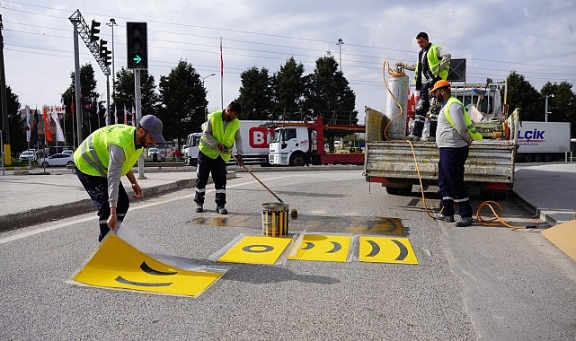 yol-ve-yaya-cizgileri-yenileniyor.jpg