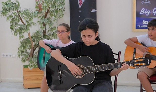 baskan-cercioglundan-gelecegin-muzisyenlerine-destek-aydinli-cocuklar-yaz-tatilini-muzikle-geciriyor.jpg