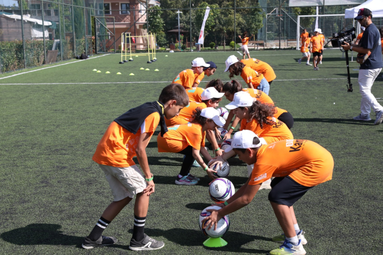 1756798546-4-b-n-ocuk-bb-do-a-kampi-nda-bulu-tu-1-1756828534-193-x750