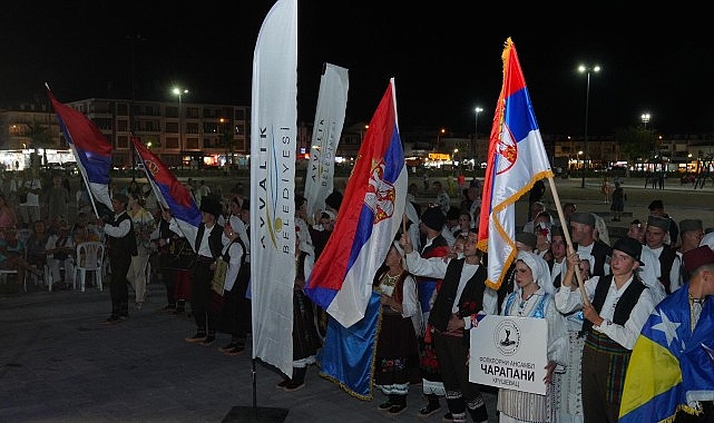 5-ulke-17-halk-danslari-ekibi-ve-700-dansciyla-festival-bu-yil-da-gorkemli-gecti.jpg