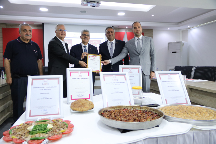 gz64flrwcaay5kh-1756914276-359-x750