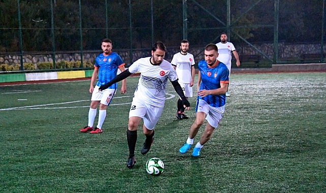 osmangazide-geleneksel-hali-saha-turnuvasi-basladi.jpg