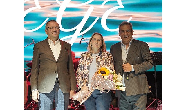 20-ayvalik-uluslararasi-zeytin-hasat-ve-turizm-festivalinde-muzik-dolu-gece.jpg