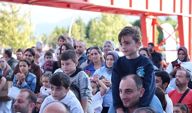 fenomen-dogancan-ozadli-kitap-fuarini-salladi.jpg