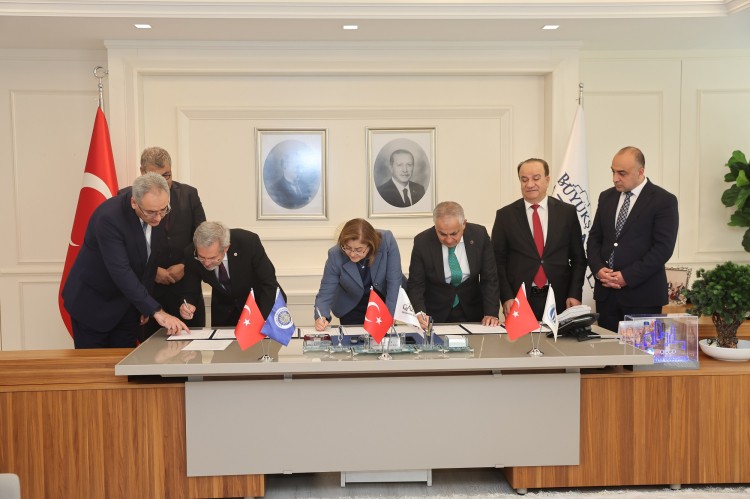 gaziantep-buyuksehir-den-dogu-ve-guneydogu-anadolu-ya-hizmet-edecek-merkez-3-1761823984-444-x750