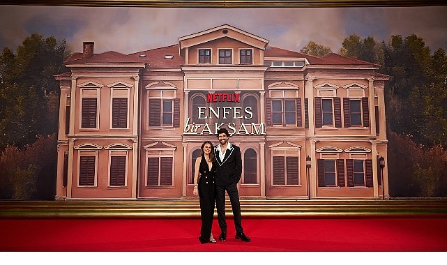 netflixin-basrollerini-engin-akyurek-ve-asli-enverin-paylastigi-yeni-dizisi-enfes-bir-aksamin-galasi-gerceklesti.jpg