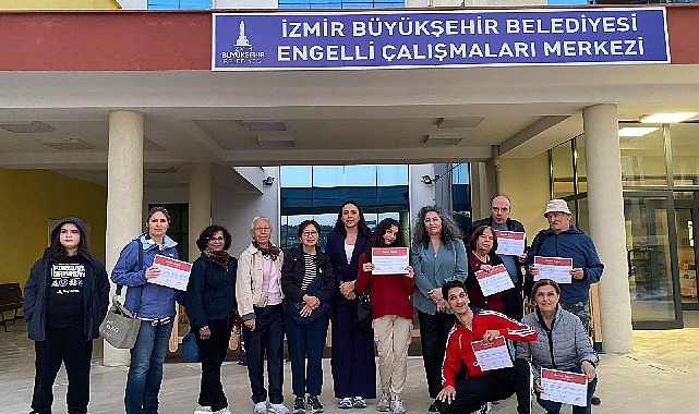 singapurlu-art-terapistten-engelliler-ve-ailelerine-sanatla-terapi.jpg