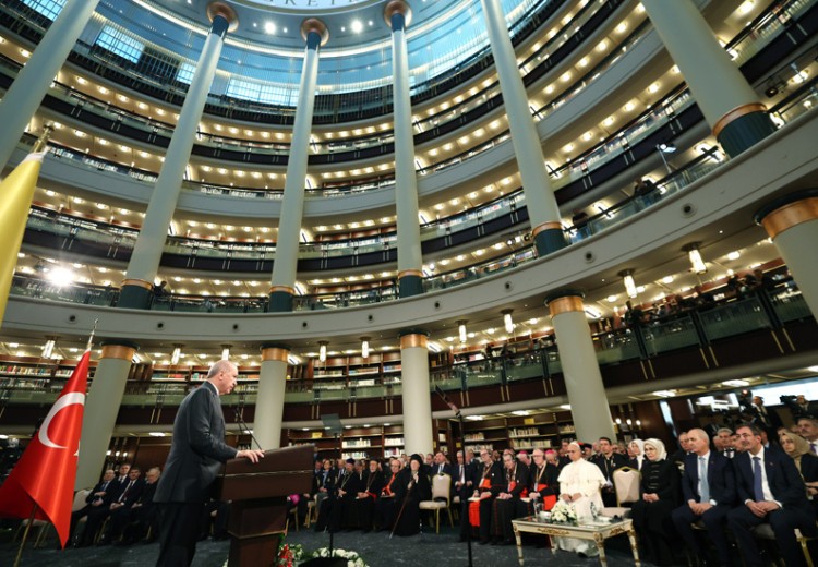 2025-11-27-vatikan-062-1764256585-497-x750