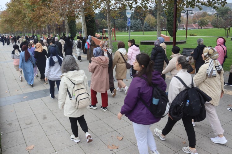 izmit-te-adimlar-saglikli-yasam-icin-atildi-3-1763552594-899-x750