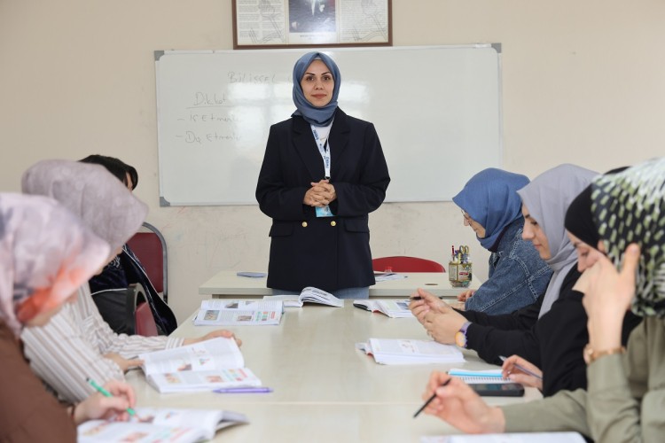 mutlu-anneler-mutlu-cocuklar-yetistirir-4-1764696254-425-x750